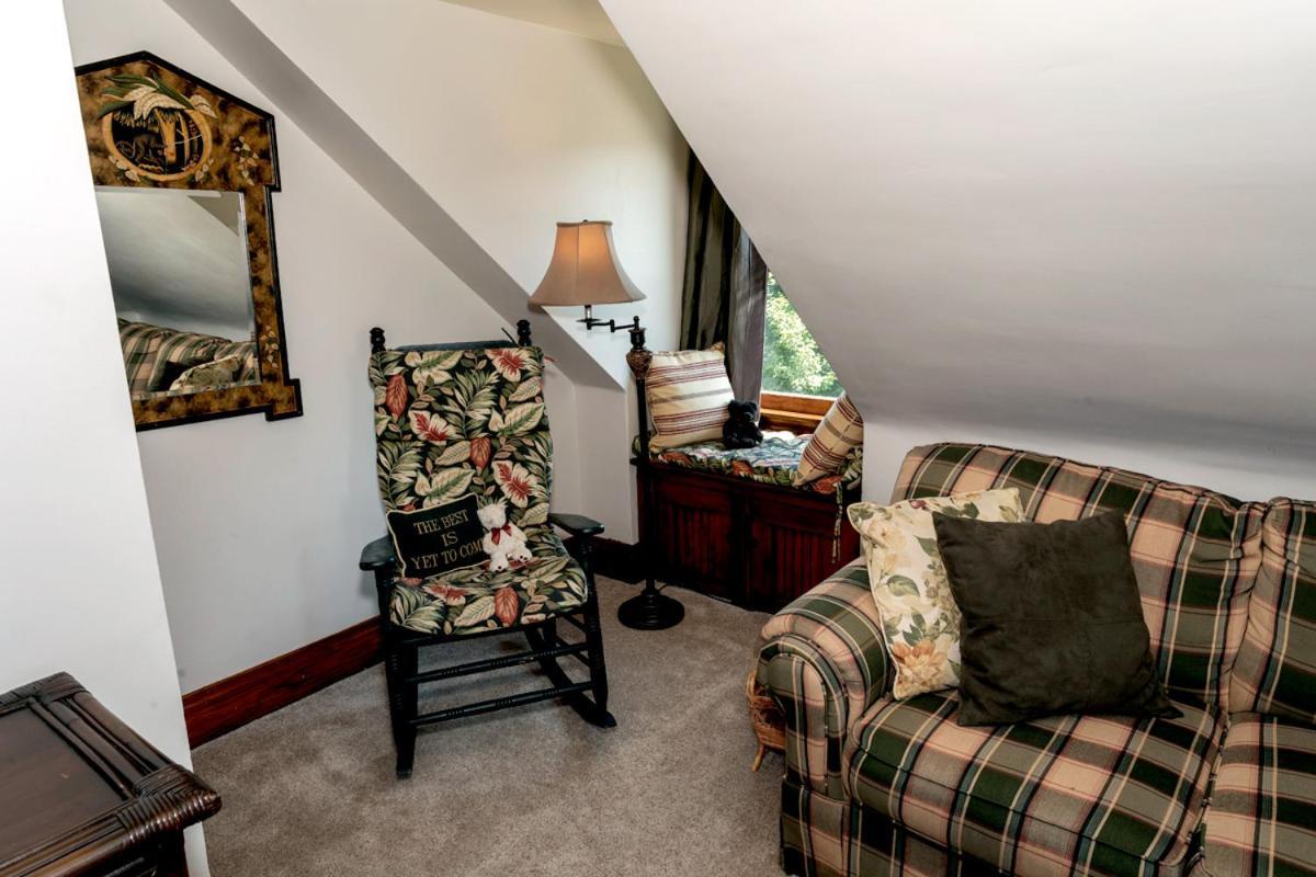South Broadway Manor B&B - Near Fallingwater, Ohiopyle State Park, Hiking & Biking Trails Gap Scottdale Zewnętrze zdjęcie
