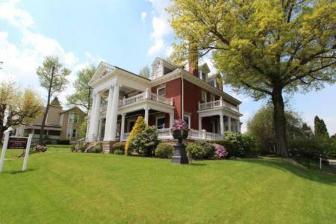 South Broadway Manor B&B - Near Fallingwater, Ohiopyle State Park, Hiking & Biking Trails Gap Scottdale Zewnętrze zdjęcie
